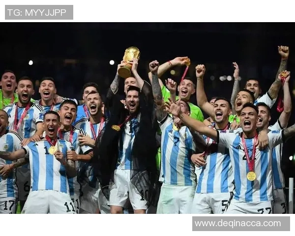 足球场上的绅士风范 这些球星用行动诠释对手站起来的尊重与体育精神